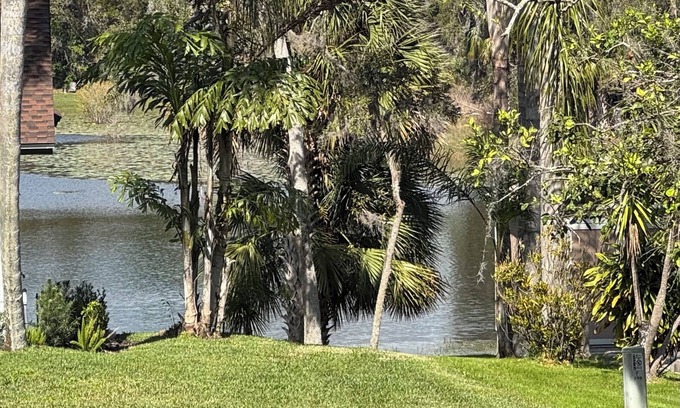 Lake Mary Cottage | End of the summer special! Guesthouse with lake view and private pool