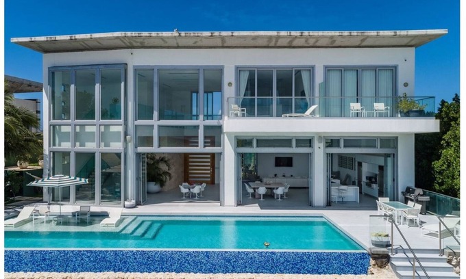 Savaneta Villa | End your days with island sunsets draped across the horizon.