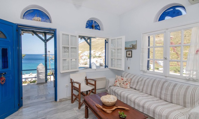 Exomvourgo House | Endless blue - Isternia bay - Ormos Isternion Tinos - Cyclades - Greece