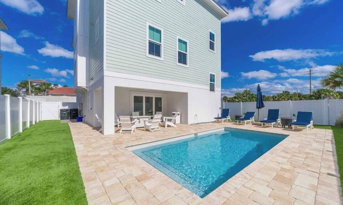 St. Augustine Beach Villa | Endless Summer Oasis heated pool and putting green