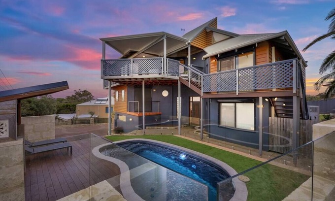 Falcon House | Endless Summer Beach House