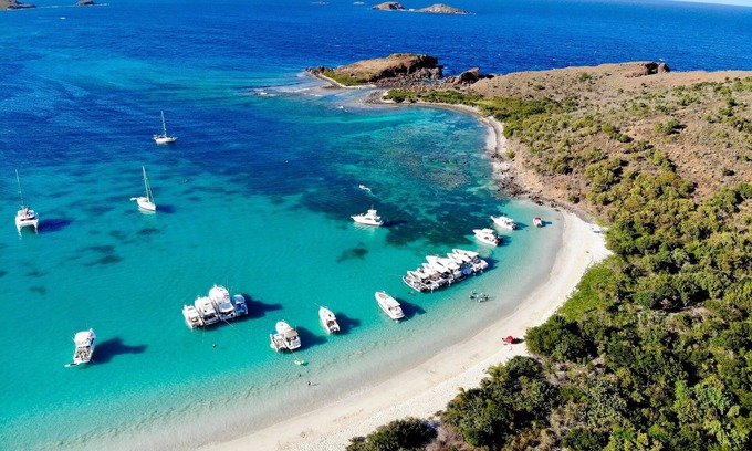 Culebra Pueblo Apartment | ♥ Endless Summer In Culebra Villa Mar ✹Bay View✹ KING BED - STARLINK WIFI