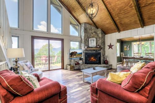 Tate House | Endless View - Blue Ridge Mountain Views Entertainment Community Lake