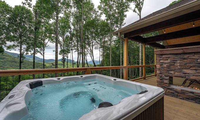 Ogle Meadows Cabin | Endless View Lodge! Hot Tub+Fireplaces, Grill, WiFi, Hiking, Fishing, Swimming!