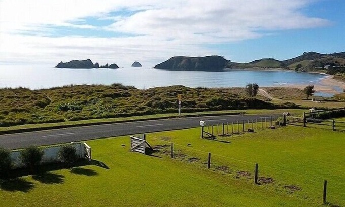Opito Bay House | Endless Views - Opito Bay Holiday House