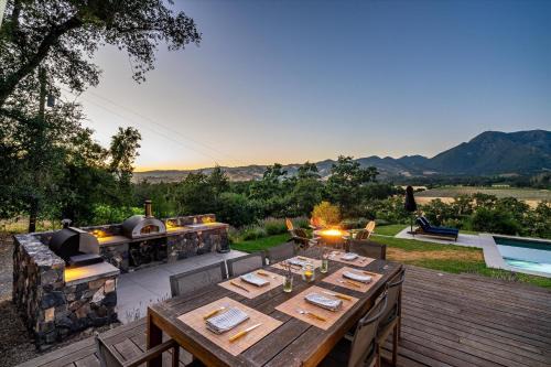Calistoga House | Endless Views, Outdoor Kitchen And Pool-Hot Tub!