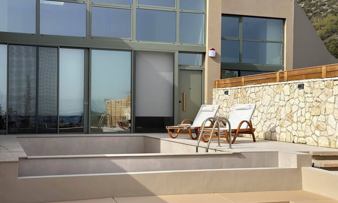 Loutraki-Agioi Theodoroi Villa | Endogeios Luxry Villas - Skaloma Loutraki Corinth nSuperior Villa - Keep Calm