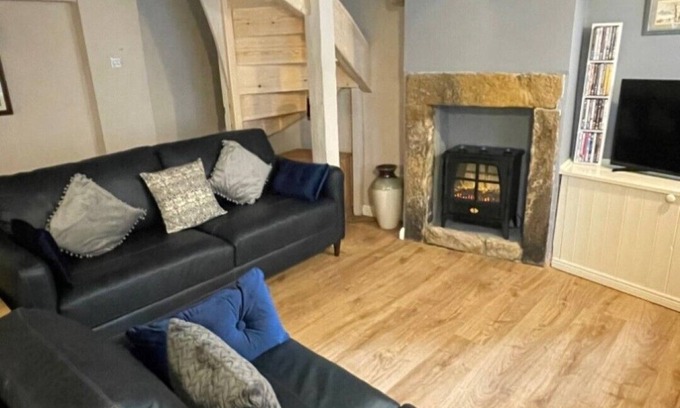 Robin Hood's Bay Cottage | Endways Cottage 18th Century Cottage. Sleeps 6 in 3 bedrooms with 2 bathrooms.
