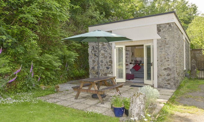 Heligan Cottage | ENGINE HOUSE, pet friendly, character holiday cottage in Bridford
