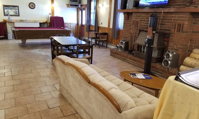 Timiskaming District Hotel | Englehart Inn