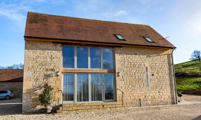 Haresfield House | English Barn Conversion at Idyllic Cotswold Farm