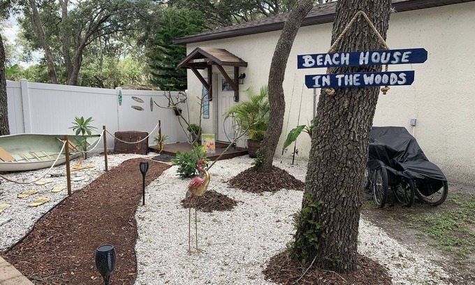 Port Richey House | ❤️English Tudor Guest House fenced yard BRING PET! Mini Donkey to pet❤️ MAY SALE!