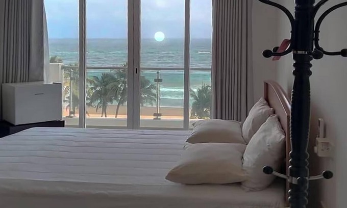 Mount Lavinia Apartment | Enjoy a beautiful sunset from your ocean-view bedroom.