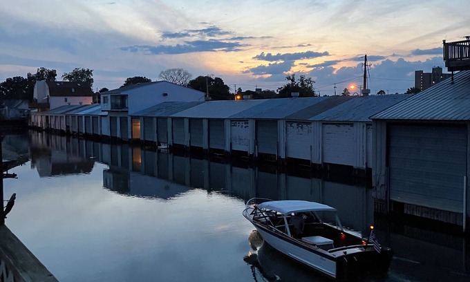 Sandusky House | Enjoy a Boathouse on the Bay in the heart of Downtown Sandusky.