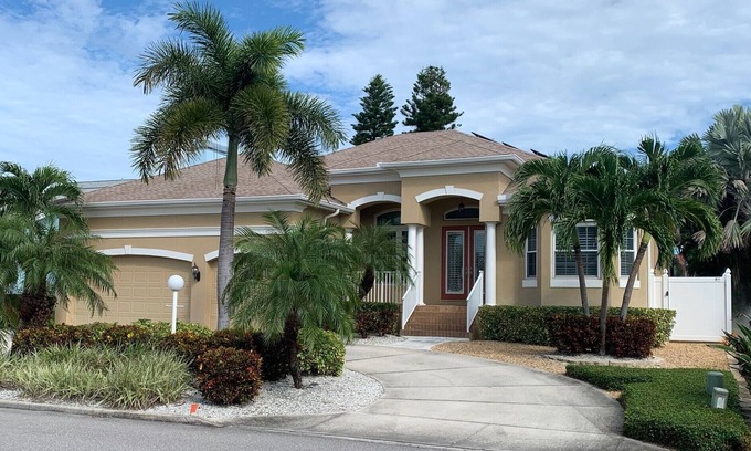 Tierra Verde House | Enjoy a Coastal Island Getaway to the Beaches of Tampa Bay!