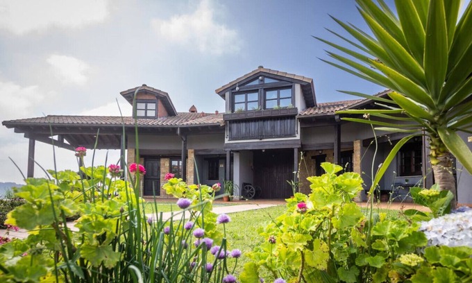 Lloreda Apartment | Enjoy a great time with family & friends at coast