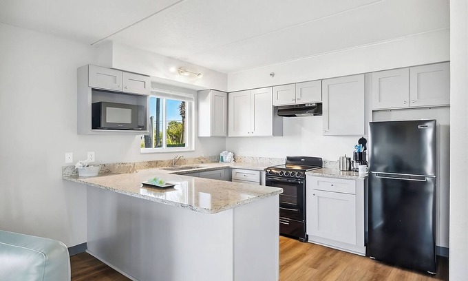 Fort Bay House | Enjoy a Hassle-Free and Comfortable Stay! 2 Spacious Units, Free Parking, Pool
