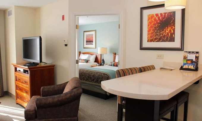 Vancouver Hotel | Enjoy a Hassle-Free Stay! Close to Orchards Park West, w/Free Breakfast, Pool!