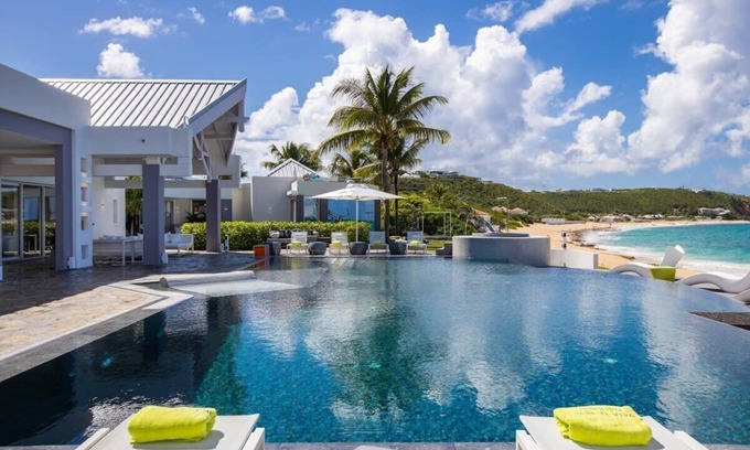 Les Terres Basses Villa | Enjoy a relaxing holiday in this 7 bedroom sea view and green garden villa