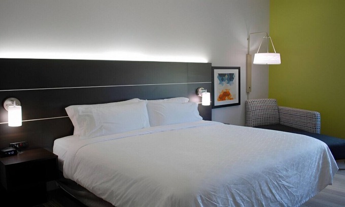 White Hall House | Enjoy a Romantic Staycation in an Elegant Haven