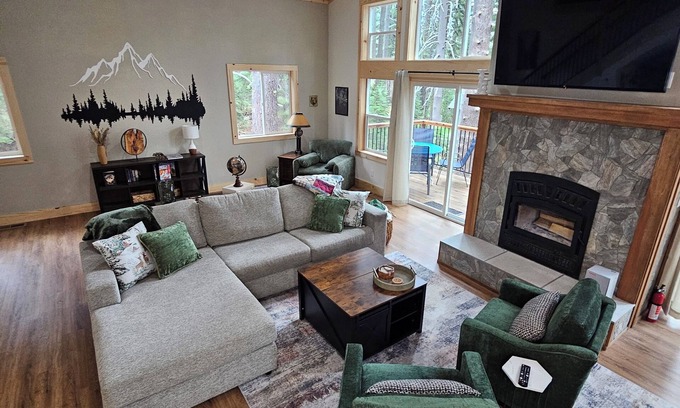 Pla-Vada Woodlands House | Enjoy a spacious quiet retreat at our newly built beautiful home.