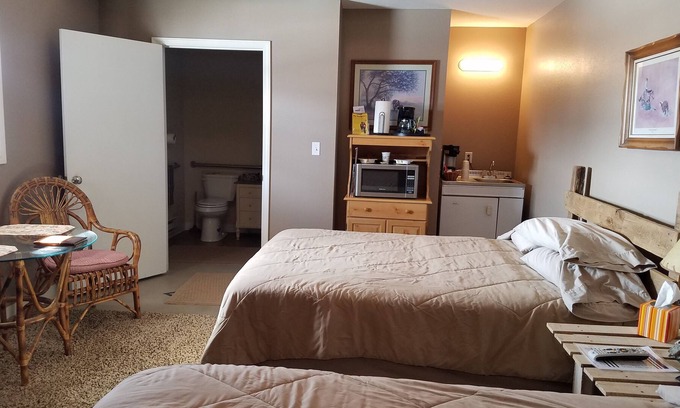 York County House | Enjoy a Stay at a Horse Motel in York, NE, Handicap Accessible/Pet Friendly