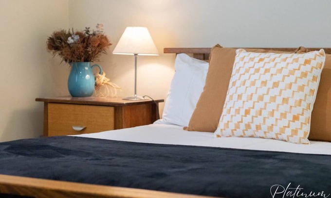 Lake Wendouree Apartment | Enjoy a stylish experience at this centrally located apartment