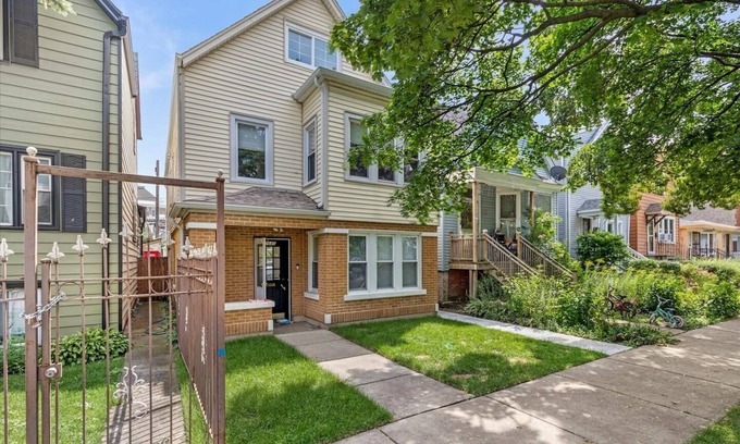 Logan Square Apartment | Enjoy a stylish experience at this centrally-located place