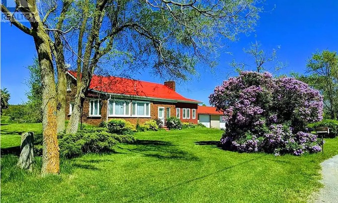 Prince Edward Cottage | Enjoy all that the County has to offer! nLocated close to all the things.
