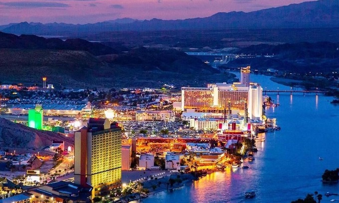 Laughlin House | Enjoy All The Best Live Entertainment! 4 Modish Units, Nearby E Center!