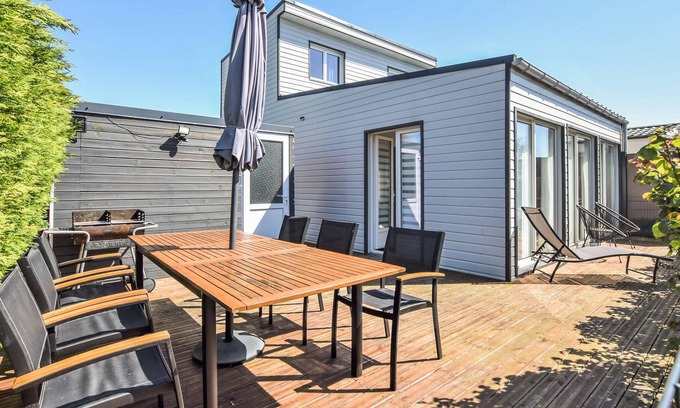 Hermanville-sur-Mer House | Enjoy an unforgettable vacation in this inviting vacation home near the beach!