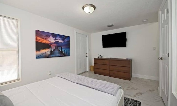 Poinsettia Heights Apartment | Enjoy and relax around Fort Lauderdale area!