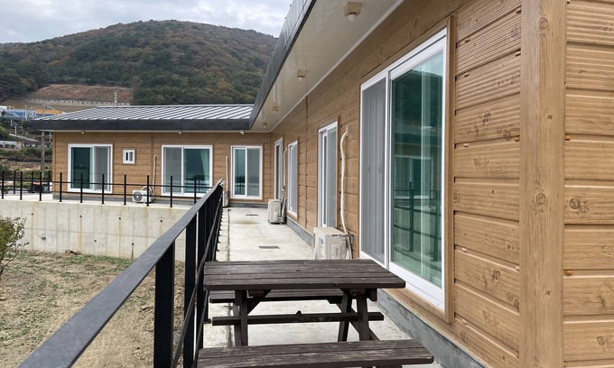 Geoje Bed & Breakfast | Enjoy BARBEQUE with Ocean view!