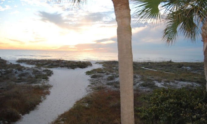 Madeira Beach Condo | Enjoy Beachfront Views! Walk to John's Pass!