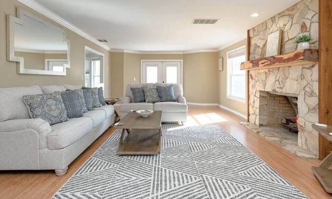 Ormond Beach House | Enjoy Beautiful Ormond Beach 4BR Apt WiFi & Pool