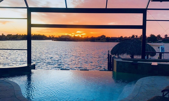 Eight Lakes House | Enjoy Beautiful Sunsets on Brittania Lake with Gulf Access