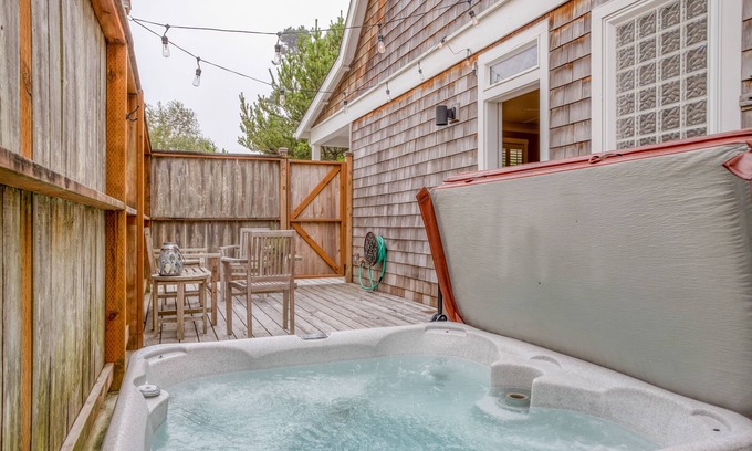 Lincoln Beach House | Enjoy Bella Beach Craftsmanship, King Master Suite, Hot Tub, Fire Pit and More!