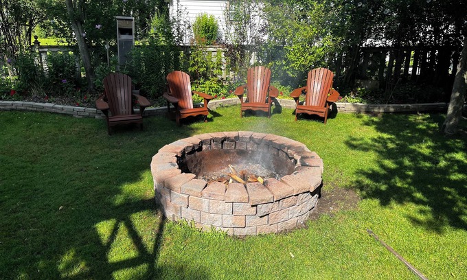 Alcona Cottage | Enjoy cottage living. Just a short walk away from the beach!