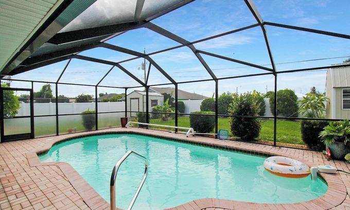 Englewood East House | Enjoy family fun in this 2/2 Englewood pool home - Avalon