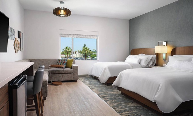 Anaheim Resort Hotel | Enjoy Free Hot Breakfast at our Anaheim Resort steps from Disney