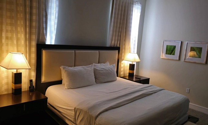 Doral Condo | Enjoy Golfing, Shopping, Dining – HUGE King Studio