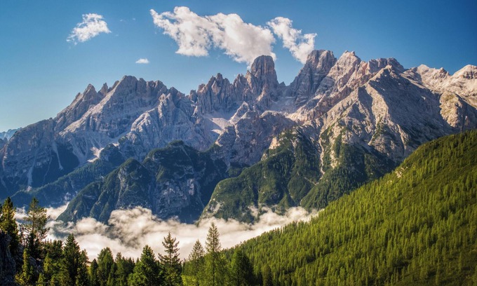 Shoreview House | Enjoy modern amenities at our convenient room located near the CalTrain