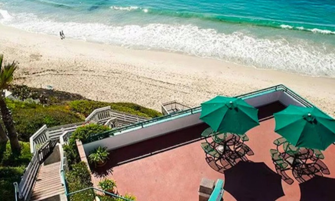 Laguna Beach Resort | Enjoy oceanfront views in a corner suite in the Laguna Surf Resort.