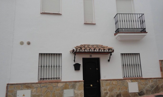 Montejaque House | ENJOY OUR HOUSE AND RELAX IN A QUIET AND WONDERFUL ENVIRONMENT.