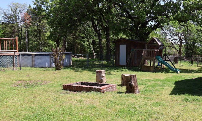 Lincoln County House | Enjoy our peaceful and quiet farmhouse with family or friends!