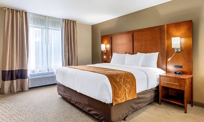 Comstock Park House | Enjoy Our Stunning Accommodations! W/ Free WiFi