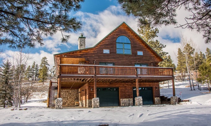 Pagosa Springs Cabin | Enjoy Peace & Wildlife- Stunning Log Home w/Mountain Views! Pagosa Springs, Co