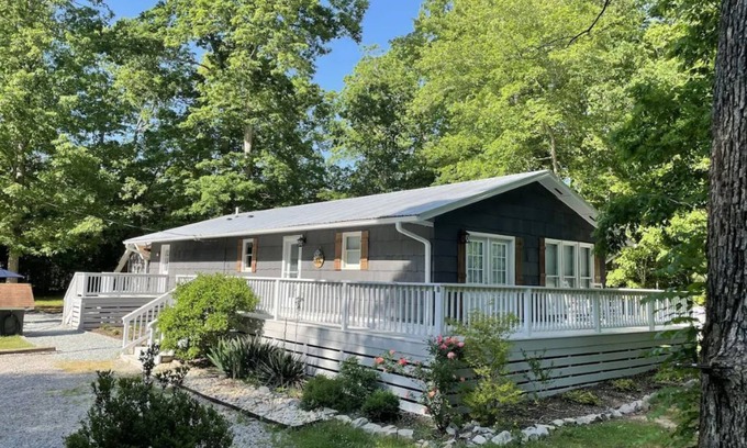 Macon House | Enjoy peaceful lake life at the Cozy Lake Gaston Estates Cottage!