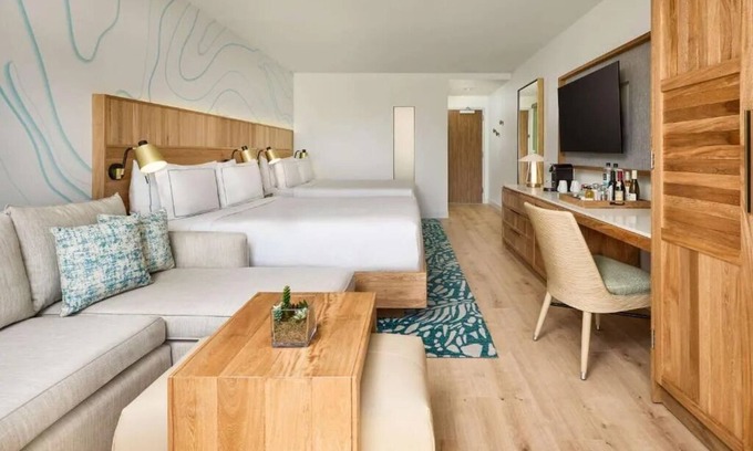 Marathon House | Enjoy Relaxation at Inviting Room in Marina Setting! Outdoor Pool, Parking!