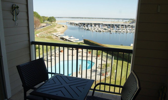 Walden on Lake Conroe Condo | Enjoy Resort-Style Amenities - Golf, Tennis, Fitness Center, Fine Dining
